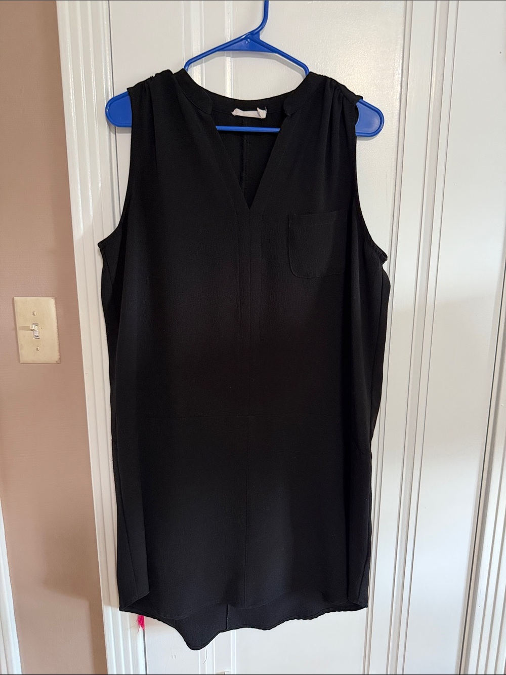 Lush Black Sleeveless V-Neck Pocket Camisole